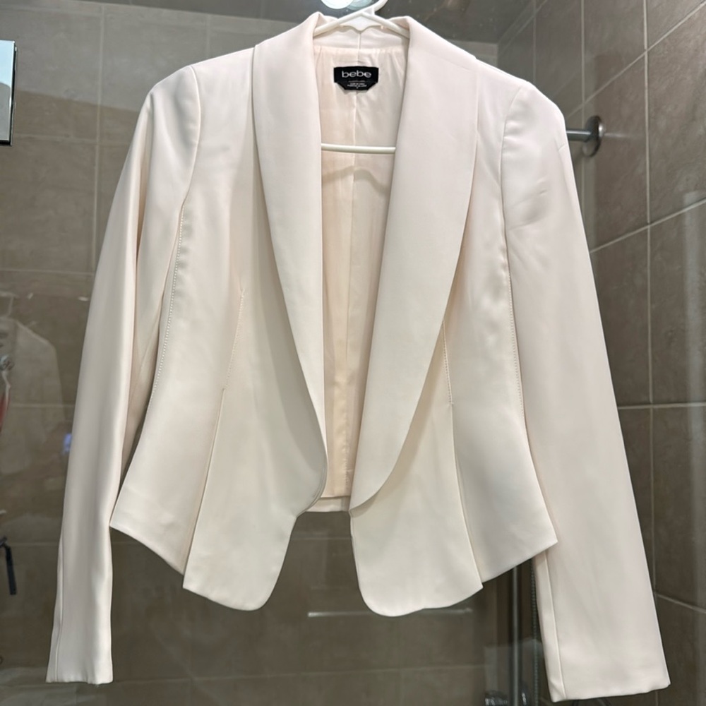 Classy beautiful white/cream off-white Bebe suit jacket Size 0